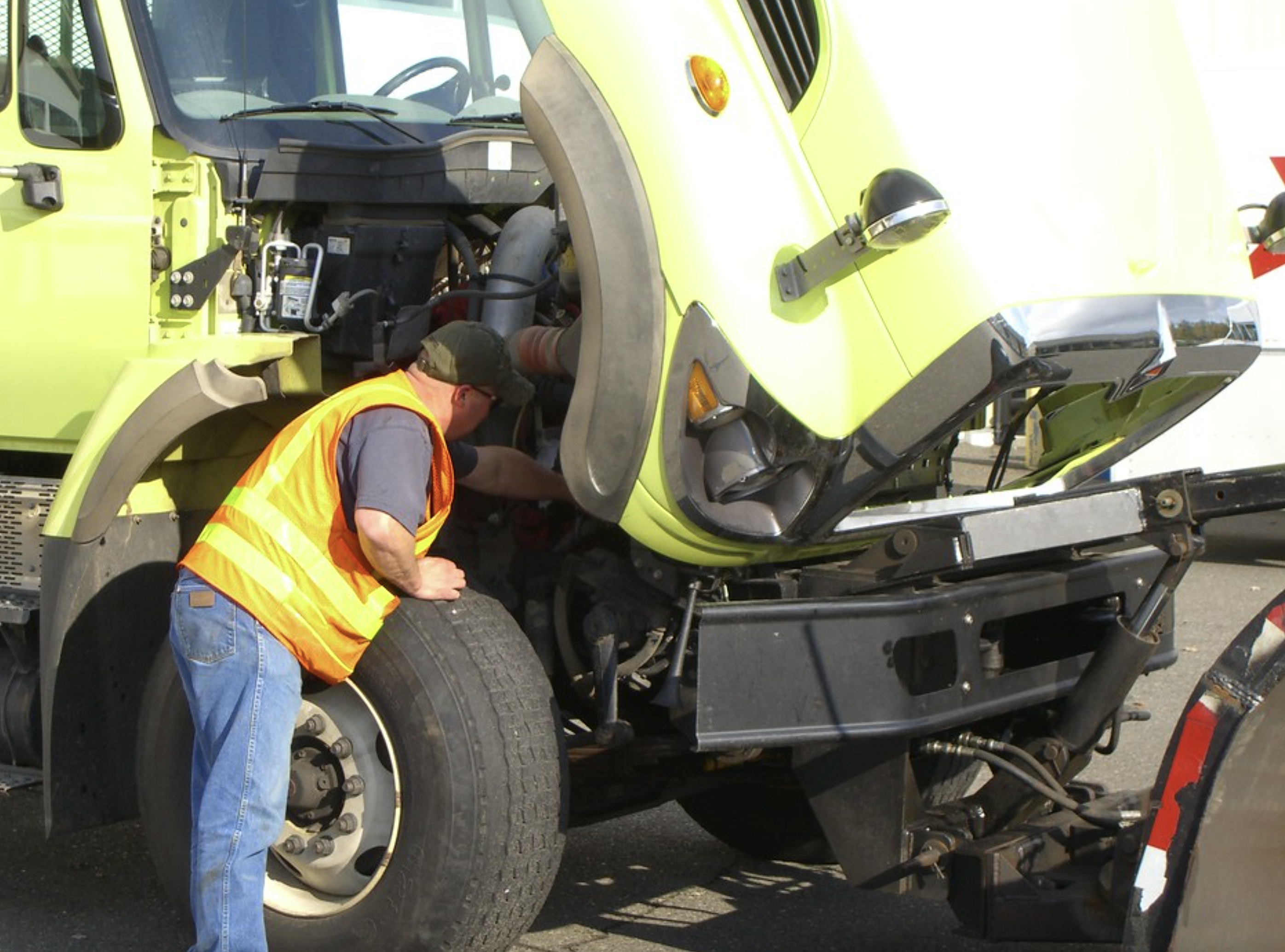 this image shows mobile truck repair in Stonehurst, CA